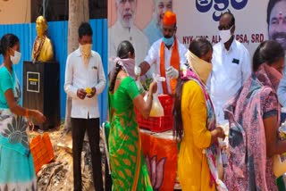 bjp leader laxman groceries distribution