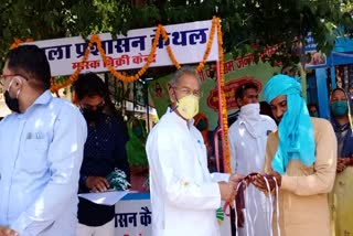 self help group women open mask and sanitizer sales centers in kaithal