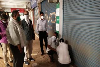 7 shops sealed jalgaon, सात दुकाने सील जळगाव