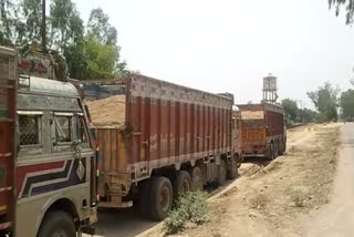  sand with trucks