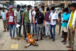 Uddhav Thackeray's effigy burning