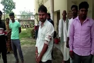 Dabangs brutally beat up an auto driver in Chatra