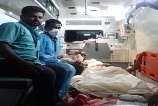 woman gives birth to a baby boy in an 108 ambulance