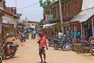 जमुई: धमना बाजार में सोशल डिस्टेंसिंग की उड़ाई गई धज्जियां, लोगों में कोरोना का भय नहीं