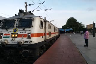 train from Ichhapuram to vizag 