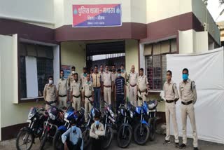 पुलिस ने चोरी के वाहन सहित 02 आरोपियों को किया गिरफ्तार