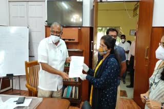  Minister Suresh Kumar distributing appointment letters to the families of teachers who died from corona 