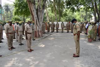 शहीद पुलिसकर्मियोंं के लिए रखा गया मौन