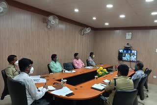 Chief Secretary holds meeting with district administration through video conferencing due to corona epidemic