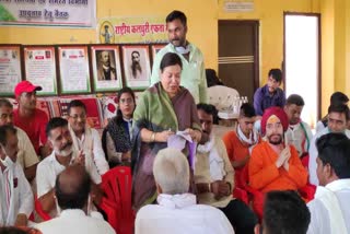  Archana Jaiswal addressing workers