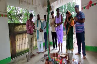 sibu soren supporters worship in dumka, शिबु सोरेन के अच्छे स्वास्थ्य के लिए पूजा