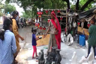 Small girl gave relief aid to people 