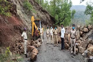 कन्नड़च्या सायगव्हान घाटात दरड़ कोसळली