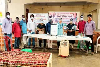 Gandhinagar corporator Pavani distributes oxygen concentrators to Jawahar Nagar Namo Isolation Center