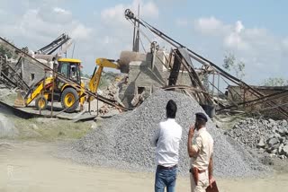 Administration runs bulldozer on illegal crushers in hazaribag