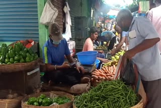 Even after the police operation, the crowd is not decreasing in Asansol vegetable market