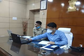 Dhanbad DC and SSP held online meeting with district officials