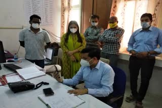 Shajapur Collector discusses video call with home isolated patients