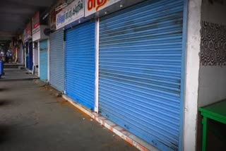 Reduction of running time of stores; Police alert for violators