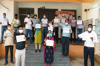 Contract health workers start indefinite strike on 17-point demands in nawada