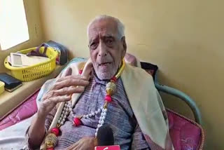 Freedom fighter 104-year-old HS Doreswamy wins corona മുതിർന്ന സ്വാതന്ത്ര്യസമര സേനാനി എച്ച്.എസ്. ദൊരെസ്വാമി