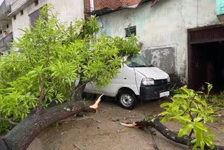 Severe thunderstorm and rain in Pratappur