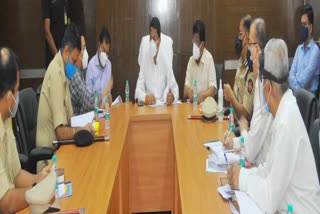 Nana patole' meeting with health officers regarding corona situation in nagpur