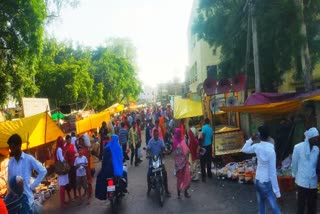 crowd in market