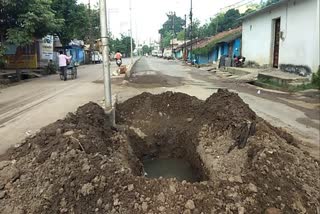   people facing problem from pits dug along the roads in raipur