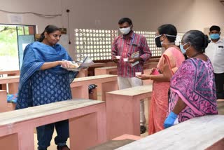 Collector Pallavi Paldev Inspected In Periyakulam Corona Treatment Center