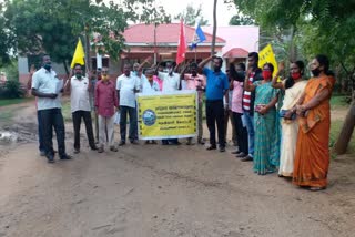 Tamil Nadu government employees protest against the central government