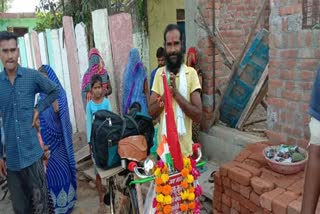 People came out with the cycle to visit vaishno