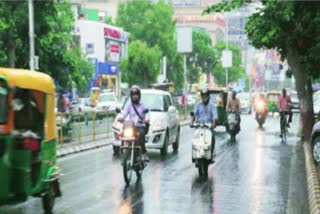 રાજકોટ શહેર અને જિલ્લાના વાતાવરણમાં પલટો, ભારે પવન સાથે વરસાદ શરૂ