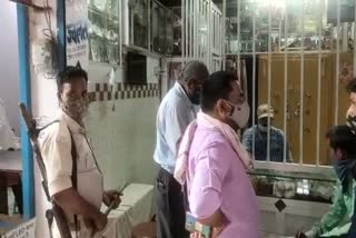 administration sealed 12 shops for not following the Corona Guidelines In masaurhi patna