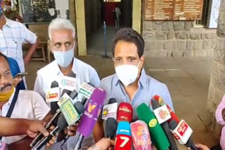  MP Venkatesan appreciates doctor for conducting 2500 Coronavirus sample test in a single day at Madurai