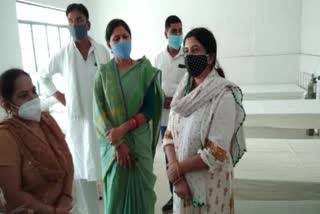 MLA Neetu Singh provide beds and oxygen cylinders in hospitals in Nawada 