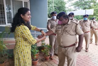 ACP tied a band to police staff 