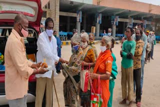 Distribution of food packets 