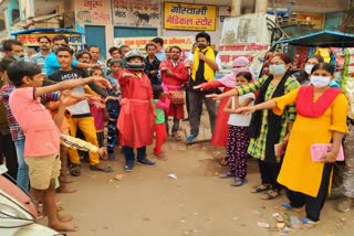 nukkad natak gave a message to people of road safety in jhansi