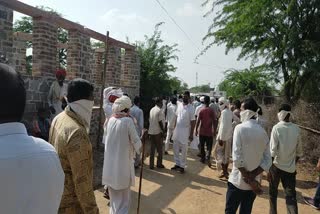 Youth commits suiside, barmer news, villagers protest with dead body