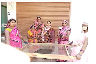 Women of group manufacturing vermi compost manure