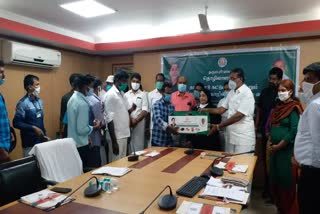 Minister nilofer kafill distribute personal protection kits in dharumapuri