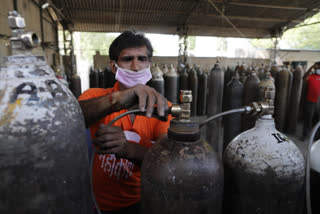 meerut news neutima hospital in meerut patients died due to oxygen supply halt UP: 8 allegedly die of oxygen disruption Meerut oxygen crisis Meerut: Eight covid patients die of alleged oxygen shortage Meerut Eight covid patients die oxygen shortage ഉത്തര്‍പ്രദേശില്‍ എട്ട് കൊവിഡ് രോഗികള്‍ മരിച്ചു; മരണകാരണം ഓക്സിജന്‍ ക്ഷാമമെന്ന് ബന്ധുക്കള്‍ ഉത്തര്‍പ്രദേശ് കൊവിഡ് രോഗികള്‍ മരിച്ചു മരണകാരണം ഓക്സിജന്‍ ക്ഷാമമെന്ന് ബന്ധുക്കള്‍