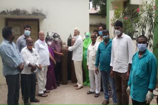 Pranadhatha Charitable Trust donating oxygen cylinders