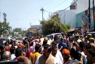 People blocked road in bijnor