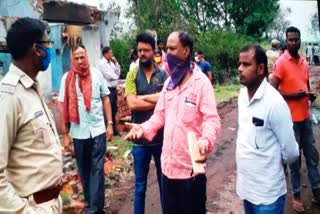 Officers arrived with a dozer to break the house in Dhanbad 