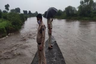 man drowned in flow of slumped water 