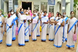 asha workers protest infront of dmho office