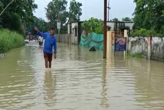  महराजगंज के कई गांवों में घुसा बाढ़ का पानी 
