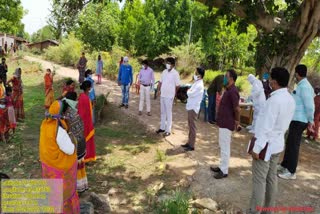 Collector sundergagh visits paudi  Bhuyan tribal area for review Covid situation